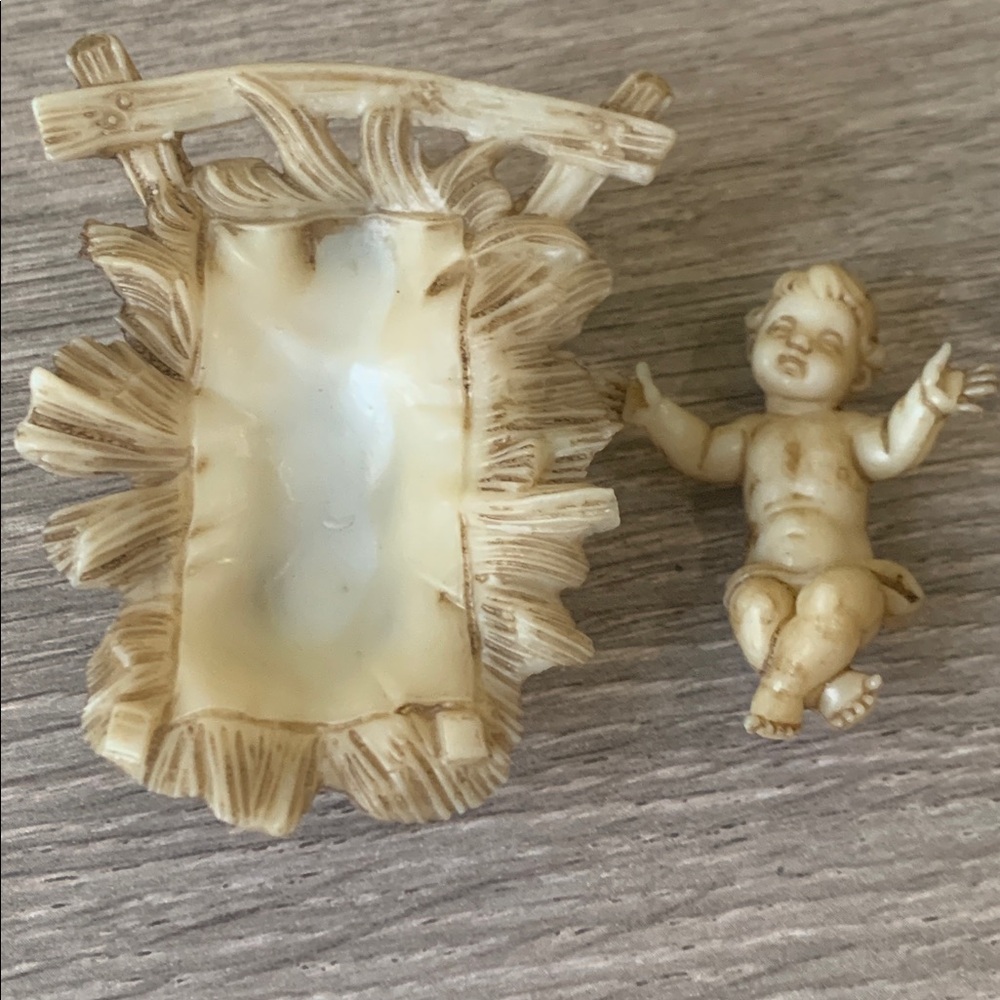 Vintage Nativity Scene - Picture 10 of 10